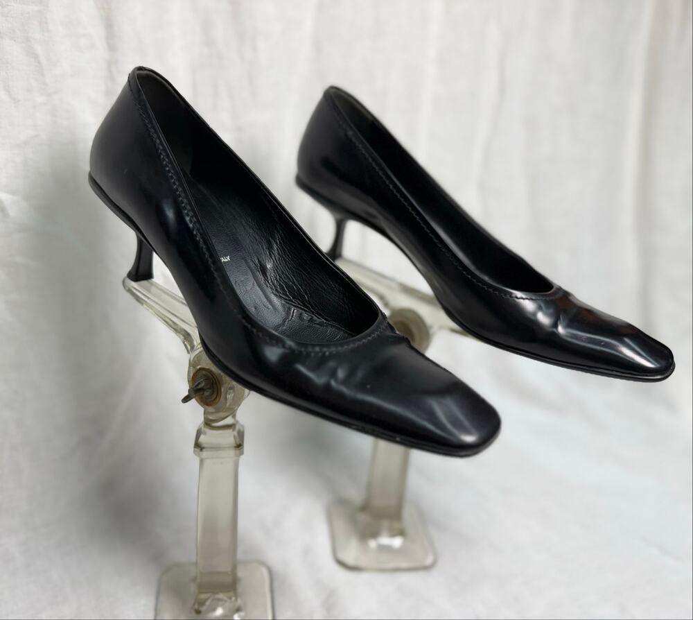 Vintage 90s PRADA Square Toe Minimalist Black Leather Kitten Heels Pumps
40.5